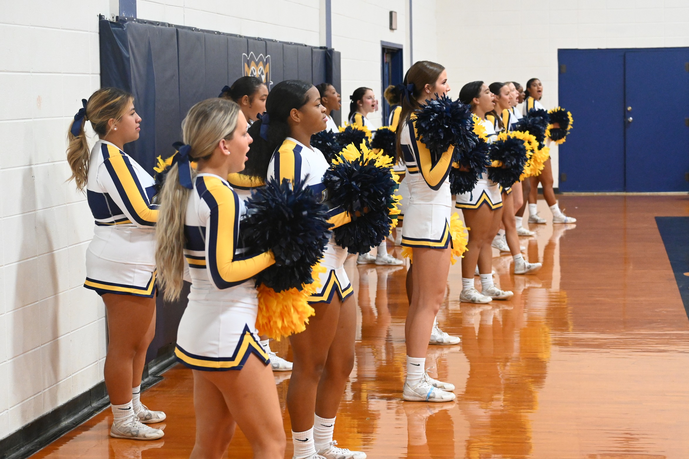 Cheerleading Places in Top 10 at UCA College Nationals