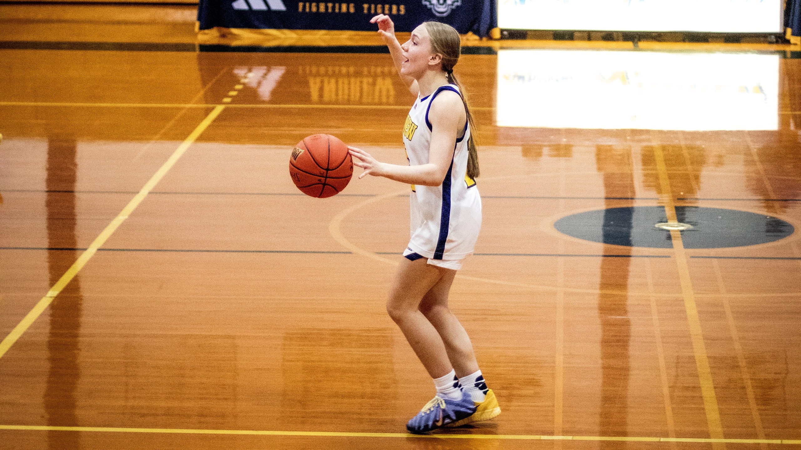 Andrew Women&rsquo;s Basketball Celebrates Sophomore Class in Home Finale
